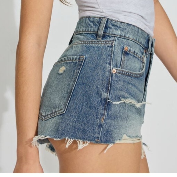 GARAGE DENIM MINI CHEEKY FESTIVAL DISTRESSED JEAN SHORTS SZ 0/24 - Picture 2 of 9